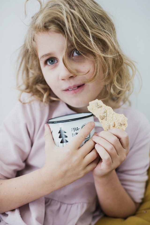 30985-meisje-eten-ontbijt-pexels-3965532.jpg