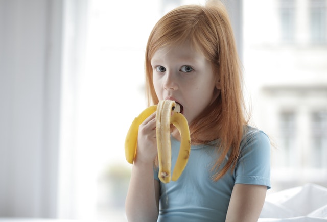 46333-meisje-banaan-pexels-3887590.jpg