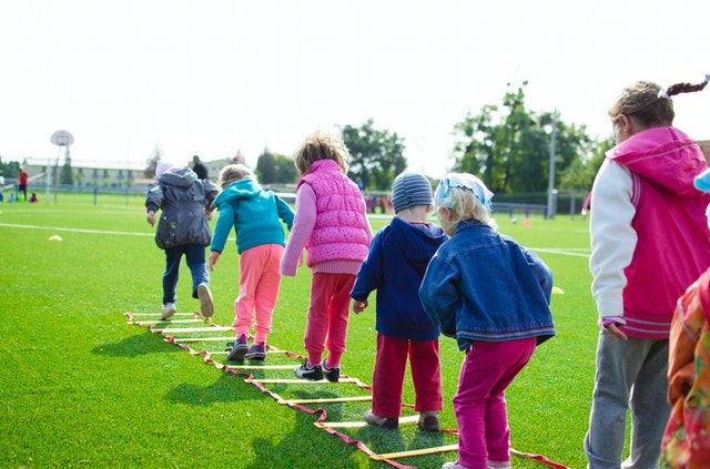 87762-kinderen-buitenspelen-pexels-296301.jpg