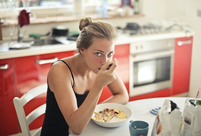 havermout-eten-pexels-andrea-piacquadio-3769709.jpg