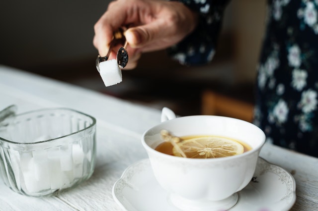 suiker-thee-drinken-hand-889091-pexels.jpg